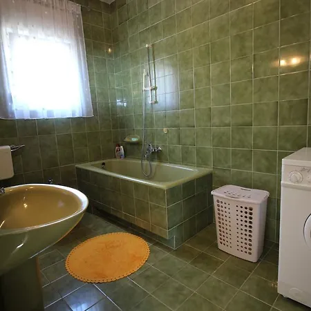 Dusko Apartment Novi Vinodolski